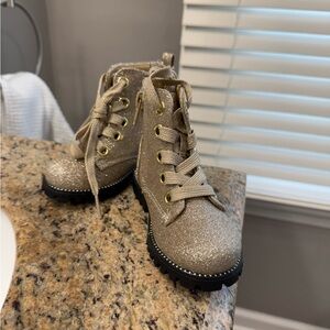 ✨🆕Rachel Zoe Gold Glittery Boots, 7✨
